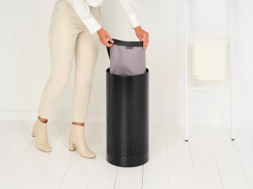 Brabantia Laundry Bin szennyestartó szellőző nyílásokkal, tépőzáras, mosható szennyesgyűjtő zsák, henger forma, közepes