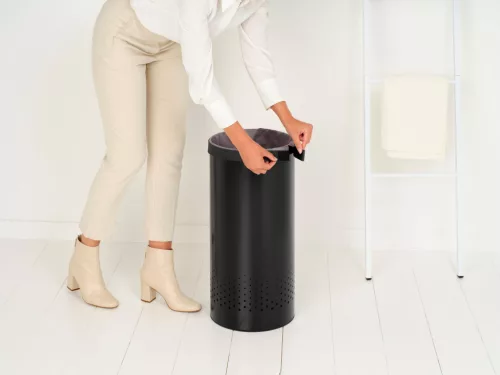 Brabantia Laundry Bin szennyestartó szellőző nyílásokkal, tépőzáras, mosható szennyesgyűjtő zsák, henger forma, közepes
