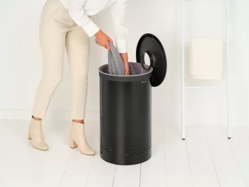 Brabantia Laundry Bin szennyestartó szellőző nyílásokkal, tépőzáras, mosható szennyesgyűjtő zsák, henger forma, nagy
