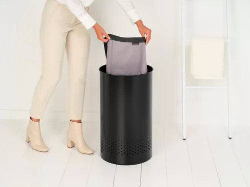 Brabantia Laundry Bin szennyestartó szellőző nyílásokkal, tépőzáras, mosható szennyesgyűjtő zsák, henger forma, nagy