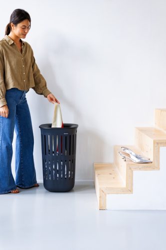 Brabantia Collect-It Laundry Basket magasított szennyestartó kosár levehető Quick-Drop fedővel, 55L, szellőző test,