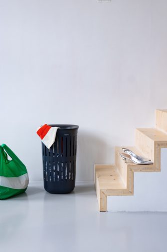 Brabantia Collect-It Laundry Basket magasított szennyestartó kosár levehető Quick-Drop fedővel, 55L, szellőző test,