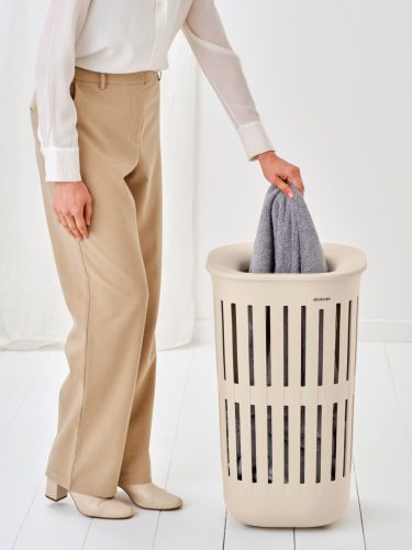 Brabantia Collect-It Laundry Basket magasított szennyestartó kosár levehető Quick-Drop fedővel, 55L, szellőző test,