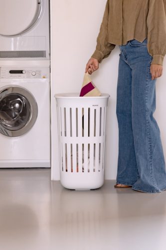 Brabantia Collect-It Laundry Basket magasított szennyestartó kosár levehető Quick-Drop fedővel, 55L, szellőző test,