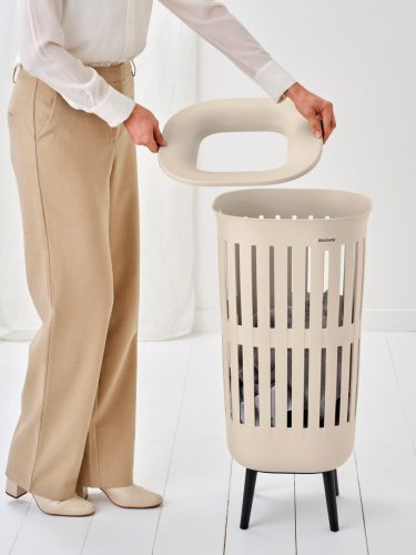 Brabantia Collect-It Laundry Basket Hi magasított szennyestartó kosár lábakon, levehető Quick-Drop fedővel, 55L,