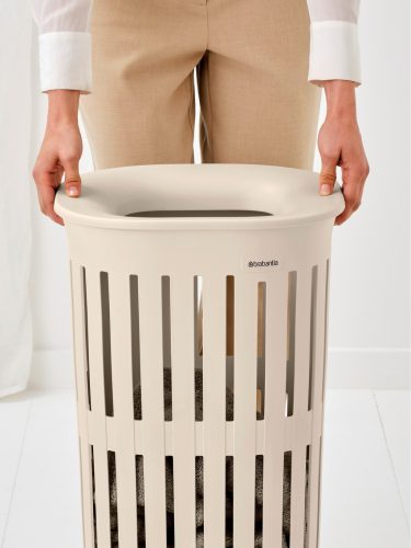 Brabantia Collect-It Laundry Basket Hi magasított szennyestartó kosár lábakon, levehető Quick-Drop fedővel, 55L,