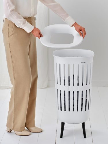 Brabantia Collect-It Laundry Basket Hi magasított szennyestartó kosár lábakon, levehető Quick-Drop fedővel, 55L,