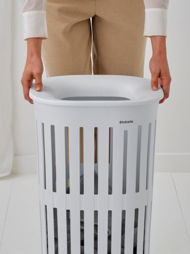 Brabantia Collect-It Laundry Basket Hi magasított szennyestartó kosár lábakon, levehető Quick-Drop fedővel, 55L,