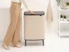 Brabantia Bo Touch Bin Hi szelektív hulladékgyűjtő Soft-Close fedéllel, magasított, lábakon álló, műanyag tartály, XXL,