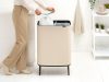 Brabantia Bo Touch Bin Hi szelektív hulladékgyűjtő Soft-Close fedéllel, magasított, lábakon álló, műanyag tartály, XXL,