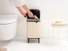 Brabantia Bo Waste Bin Hi hulladékgyűjtő felnyitható, Soft-Close fedéllel, magasított, lábakon álló, műanyag tartály, 7L