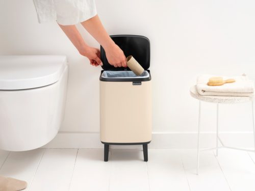 Brabantia Bo Waste Bin Hi hulladékgyűjtő felnyitható, Soft-Close fedéllel, magasított, lábakon álló, műanyag tartály, 7L