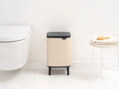 Brabantia Bo Waste Bin Hi hulladékgyűjtő felnyitható, Soft-Close fedéllel, magasított, lábakon álló, műanyag tartály, 7L