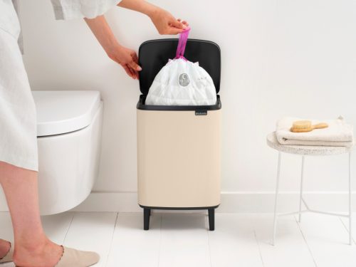 Brabantia Bo Waste Bin Hi hulladékgyűjtő felnyitható, Soft-Close fedéllel, magasított, lábakon álló, műanyag tartály,