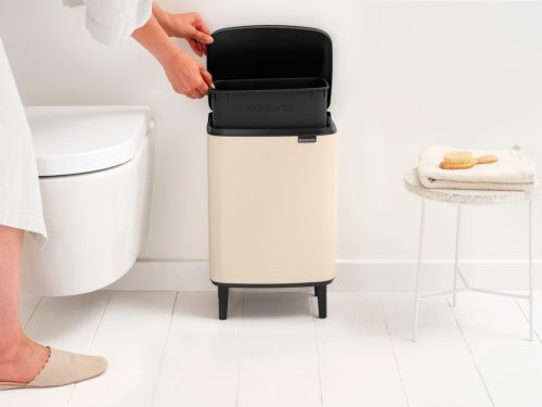 Brabantia Bo Waste Bin Hi hulladékgyűjtő felnyitható, Soft-Close fedéllel, magasított, lábakon álló, műanyag tartály,