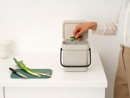 Brabantia Sort & Go konyhai szemetes felnyitható fedéllel, fogantyúval szelektív és komposzt gyűjtéséhez, 3L - A méret,