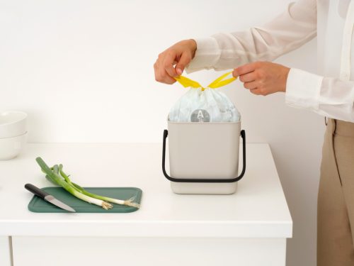 Brabantia Sort & Go konyhai szemetes felnyitható fedéllel, fogantyúval szelektív és komposzt gyűjtéséhez, 3L - A méret,