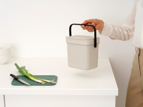 Brabantia Sort & Go konyhai szemetes felnyitható fedéllel, fogantyúval szelektív és komposzt gyűjtéséhez, 3L - A méret,