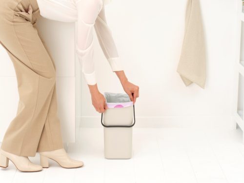 Brabantia Sort & Go konyhai szemetes felnyitható fedéllel, fogantyúval szelektív és komposzt gyűjtéséhez, 12L - C méret,