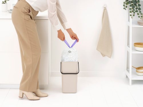 Brabantia Sort & Go konyhai szemetes felnyitható fedéllel, fogantyúval szelektív és komposzt gyűjtéséhez, 16L - D méret,