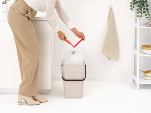 Brabantia Sort & Go konyhai szemetes felnyitható fedéllel, fogantyúval szelektív és komposzt gyűjtéséhez, 25L - J méret,