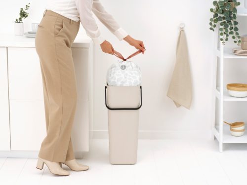 Brabantia Sort & Go konyhai szemetes felnyitható fedéllel, fogantyúval szelektív és komposzt gyűjtéséhez, 40L - L méret,