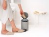 Brabantia NewIcon pedálos hulladékgyűjtő szagmentesen záródó Soft-Close fedél, műanyag tartály, 3L - V méret, acél,