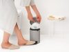 Brabantia NewIcon pedálos hulladékgyűjtő szagmentesen záródó Soft-Close fedél, műanyag tartály, 3L - V méret, acél,