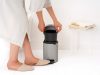 Brabantia NewIcon pedálos hulladékgyűjtő szagmentesen záródó Soft-Close fedél, műanyag tartály, 3L - V méret, acél,