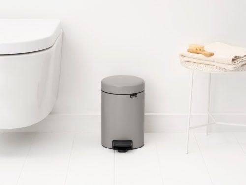 Brabantia NewIcon pedálos hulladékgyűjtő szagmentesen záródó Soft-Close fedél, műanyag tartály, 3L - V méret, acél,