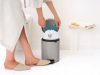 Brabantia NewIcon pedálos hulladékgyűjtő szagmentesen záródó Soft-Close fedél, műanyag tartály, 5L - W méret, acél,