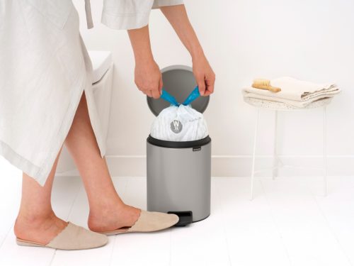 Brabantia NewIcon pedálos hulladékgyűjtő szagmentesen záródó Soft-Close fedél, műanyag tartály, 5L - W méret, acél,