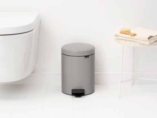 Brabantia NewIcon pedálos hulladékgyűjtő szagmentesen záródó Soft-Close fedél, műanyag tartály, 5L - W méret, acél,