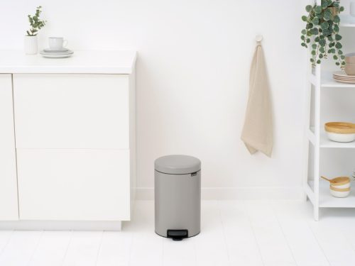 Brabantia NewIcon pedálos hulladékgyűjtő szagmentesen záródó Soft-Close fedél, műanyag tartály, 12L - X méret, acél,