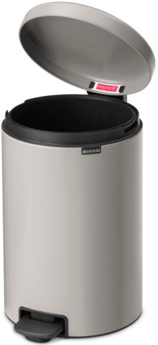 Brabantia NewIcon pedálos hulladékgyűjtő szagmentesen záródó Soft-Close fedél, műanyag tartály, 20L - Y méret, acél,