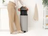 Brabantia NewIcon pedálos hulladékgyűjtő szagmentesen záródó Soft-Close fedél, műanyag tartály, 30L - G méret, acél,