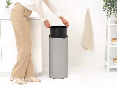 Brabantia Touch Bin New Soft-Touch nyomófedeles hulladékgyűjtő belső tartállyal, kerek, 30L - G méret, acél,