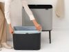 Brabantia Bo Touch Bin nyomófedeles hulladékgyűjtő, magasított, lábakon álló, műanyag tartály, 36L - R méret, acél,