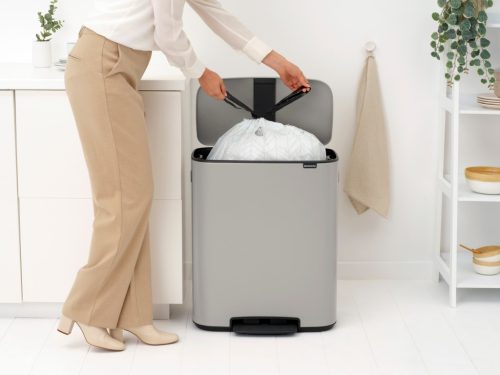 Brabantia Bo Pedal Bin pedálos hulladékgyűjtő szagmentesen záródó Soft-Close fedél, műanyag tartály, 60L - M méret, acél