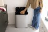 Brabantia Bo Touch Bin nyomófedeles hulladékgyűjtő XXL, padlón álló, műanyag tartály, 60L - M méret, acél, hamvasszürke