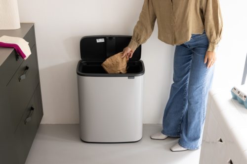 Brabantia Bo Touch Bin nyomófedeles hulladékgyűjtő XXL, padlón álló, műanyag tartály, 60L - M méret, acél, hamvasszürke