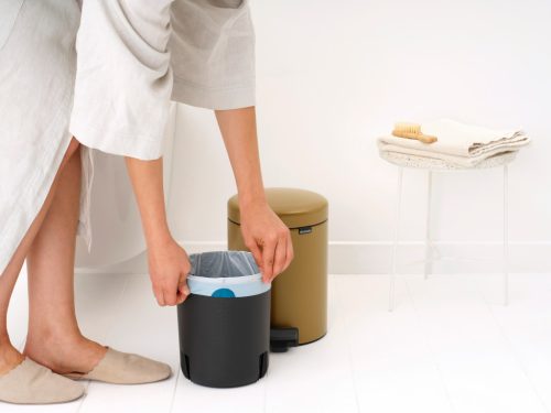 Brabantia NewIcon pedálos hulladékgyűjtő szagmentesen záródó Soft-Close fedél, műanyag tartály, 5L - W méret, acél,