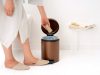 Brabantia NewIcon pedálos hulladékgyűjtő szagmentesen záródó Soft-Close fedél, műanyag tartály, 5L - W méret, acél,
