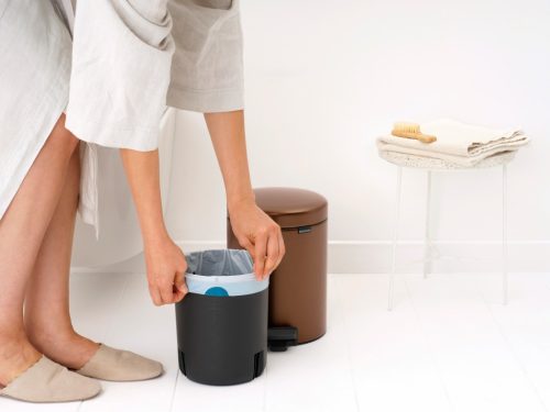 Brabantia NewIcon pedálos hulladékgyűjtő szagmentesen záródó Soft-Close fedél, műanyag tartály, 5L - W méret, acél,
