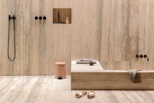 Brabantia NewIcon pedálos hulladékgyűjtő szagmentesen záródó Soft-Close fedél, műanyag tartály, 5L - W méret, acél,