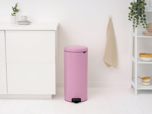 Brabantia NewIcon pedálos hulladékgyűjtő szagmentesen záródó Soft-Close fedél, műanyag tartály, 30L - G méret, acél,