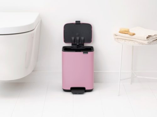 Brabantia Bo Pedal Bin pedálos hulladékgyűjtő szagmentesen záródó Soft-Close fedél, karcsú, négyzetes forma, műanyag