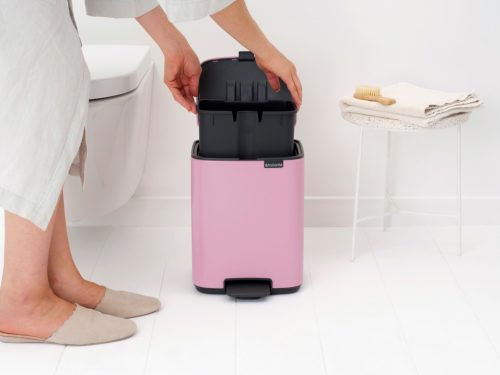 Brabantia Bo Pedal Bin pedálos hulladékgyűjtő szagmentesen záródó Soft-Close fedél, karcsú, négyzetes forma, műanyag