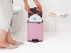 Brabantia Bo Pedal Bin pedálos hulladékgyűjtő szagmentesen záródó Soft-Close fedél, karcsú, négyzetes forma, műanyag