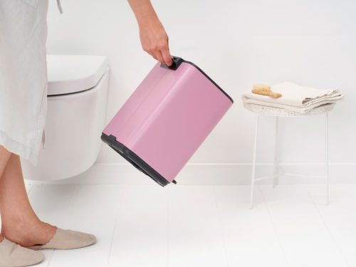 Brabantia Bo Pedal Bin pedálos hulladékgyűjtő szagmentesen záródó Soft-Close fedél, karcsú, négyzetes forma, műanyag